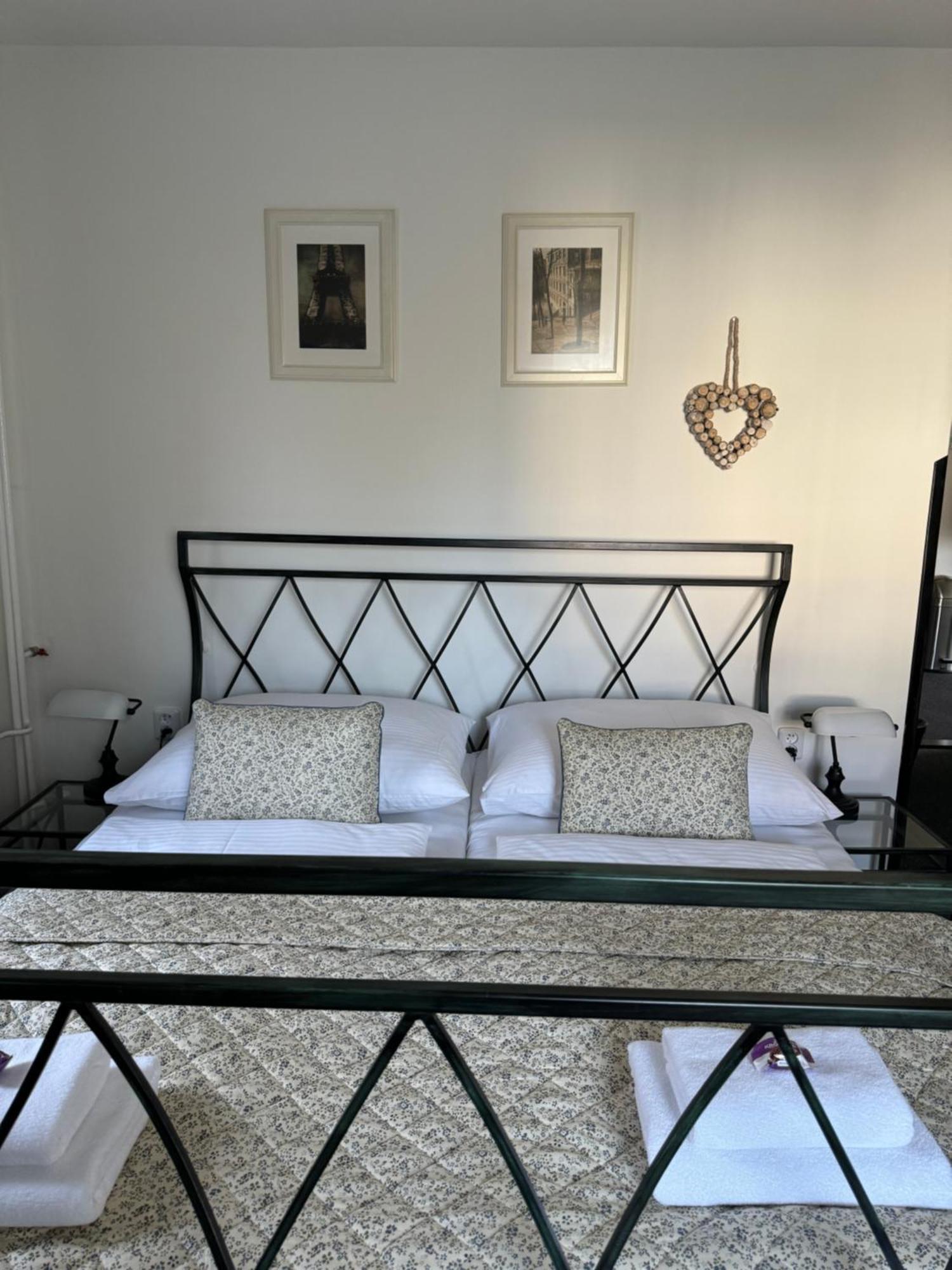 Pension U Draka Karlsbad Exteriör bild