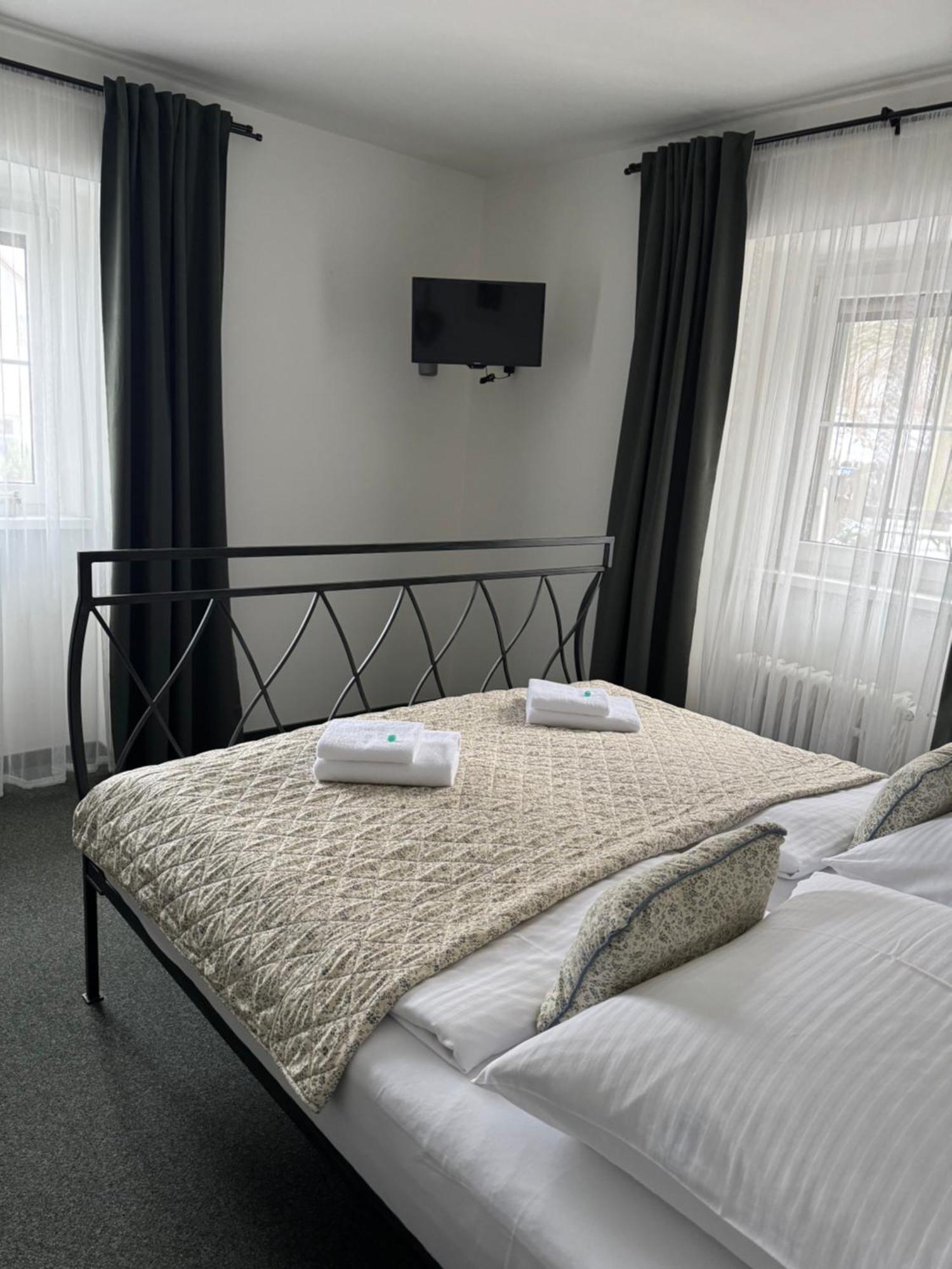 Pension U Draka Karlsbad Exteriör bild
